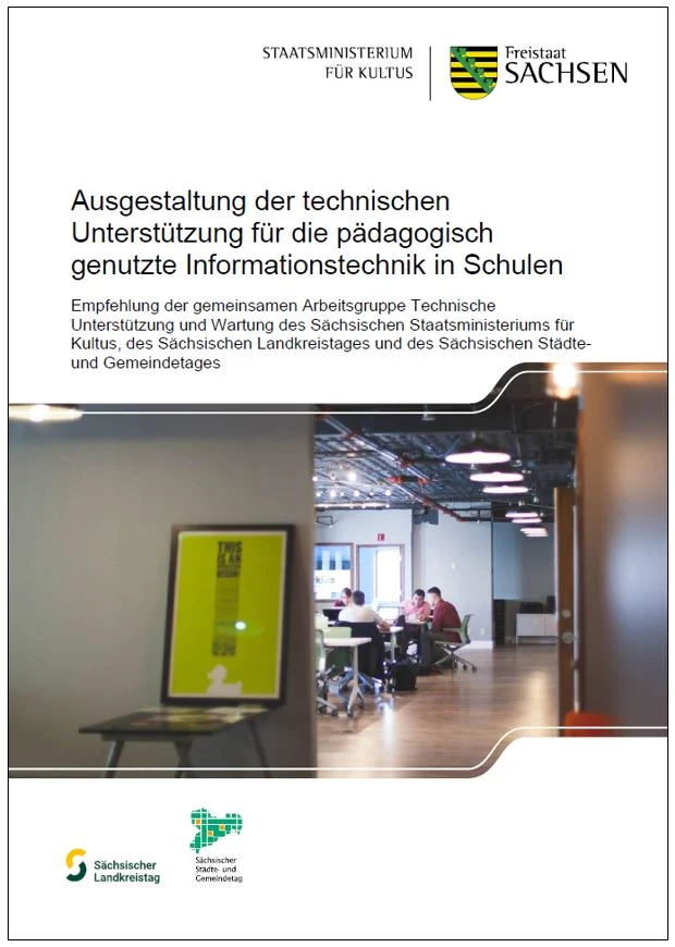 Titelbild der Ausgestaltung der technischen Unterstützung für die pädagogisch genutzte Informationstechnik in Schulen. Von Weitem ist ein Ausschnitt eines Klassenraums zu sehen. Jugendliche sitzen an Tischen.