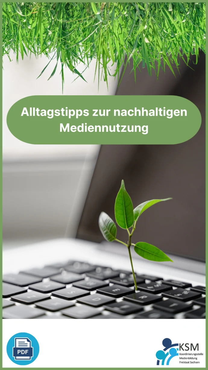 Fotografie einer Tastatur auf der eine zarte Pflanze wächst. Unten Logo der Koordinierungstelle Medienbildung und eine PDF-Icon. Titel: Alltagstipps nachhaltige Mediennutzung
