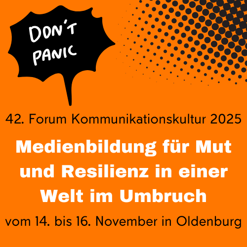 Quadratische Grafik mit orangem Hintergrund. In der Mitte steht der Text: '42. Forum Kommunikationskultur 2025. Medienbildung für Mut und Resilienz in einer Welt im Umbruch. Vom 14. bis 16. November in Oldenburg.' Oben links befindet sich eine Sprechblase