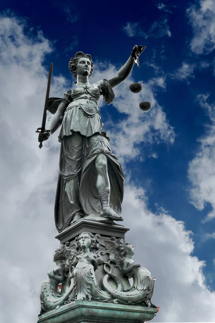 Justitia als Statue 
