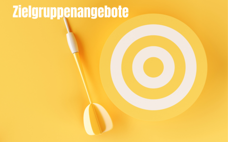 Auf einem gelben Hintergrund ist eine Zielscheibe und ein gelber Pfeil zu sehen. Daneben steht Zielgruppenangebote.
